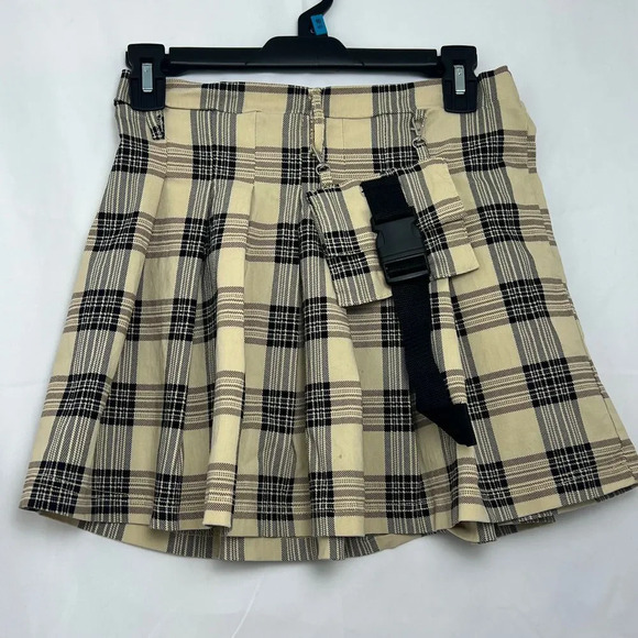 Y2KGrunge Pleated Plaid Mini Skirt with Buckle Detail Cream Black Tartan Pattern - Picture 1 of 6